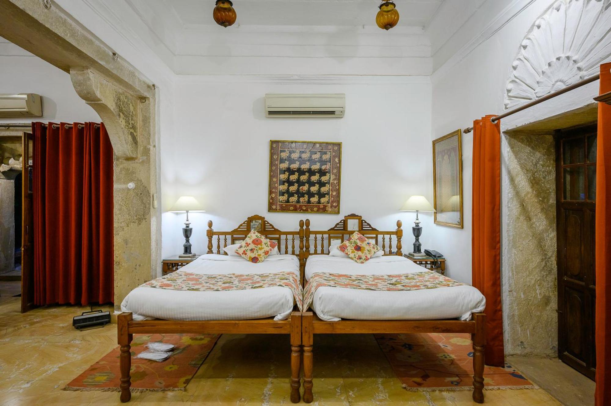 Hotel Neemrana'S - Deo Bagh Gwalior Exterior foto