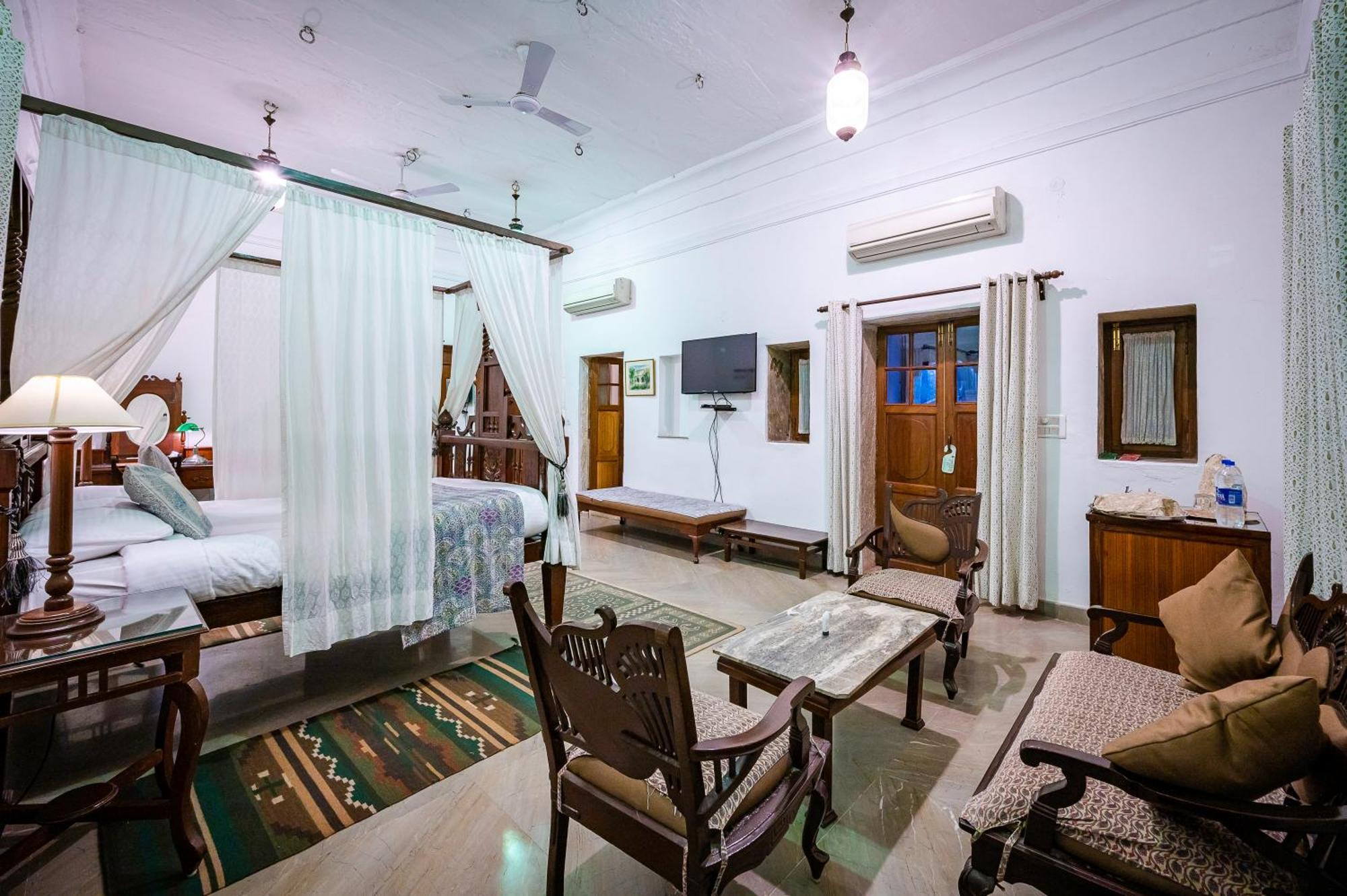 Hotel Neemrana'S - Deo Bagh Gwalior Exterior foto