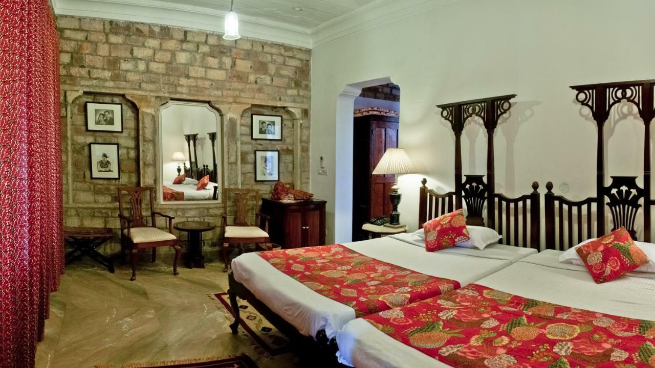 Hotel Neemrana'S - Deo Bagh Gwalior Exterior foto